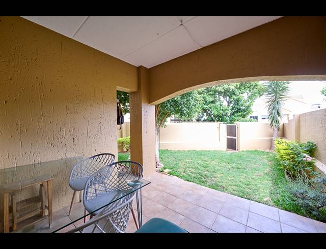 2 BEDROOM APARTMENT TO LET IN SUNNINGHILL